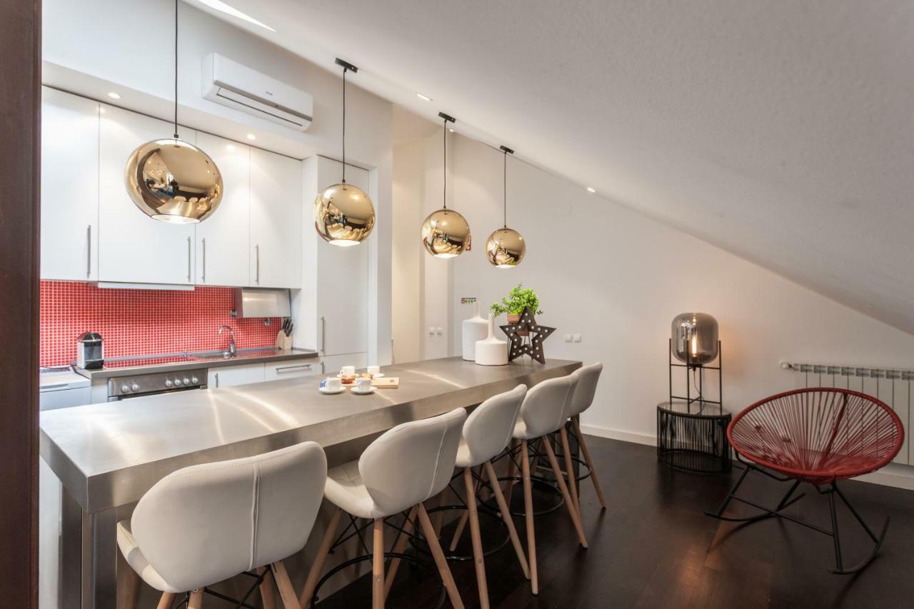 Explore Vibrant From A Designer Loft At Casa Da Barroca Appartamento